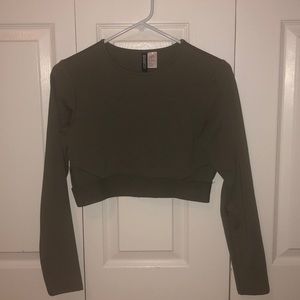 Long sleeve crop top.